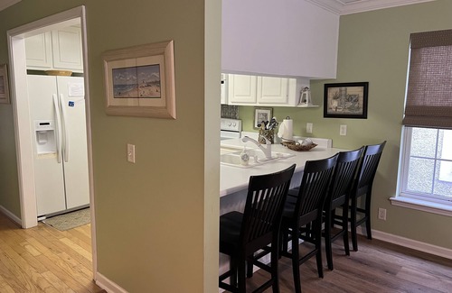 Demere Park Condo | Beautiful condo close to beach & village!