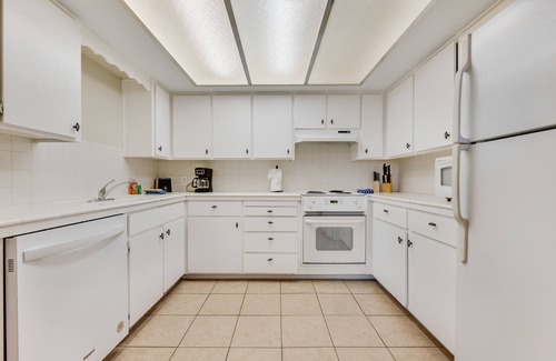 South Scottsdale Condo | Beautiful condo with WiFi, pool, & balcony - walk to downtown