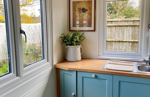 Stow-on-the-Wold Cottage | Beautiful Cottage Set In Quiet Location 2 Mins Walk From The Town