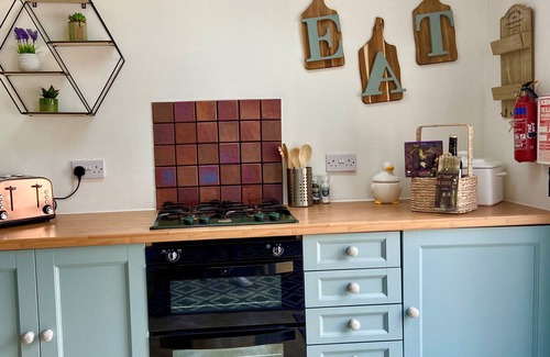Stow-on-the-Wold Cottage | Beautiful Cottage Set In Quiet Location 2 Mins Walk From The Town
