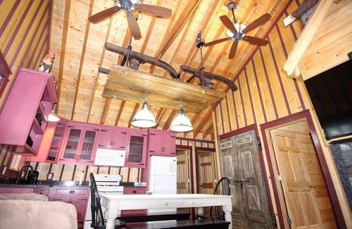 Fennville Cottage | Beautiful cottage #6 at DollyBrook just minutes from Saugatuck