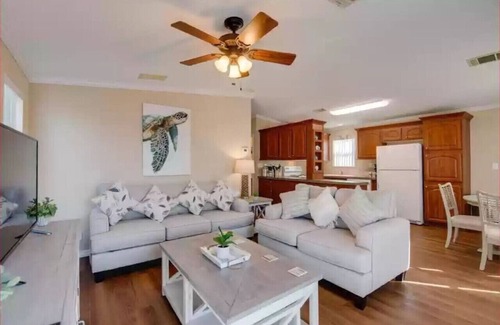 Cudjoe Key Cottage | Beautiful Cottage & Amenities in Gated Community