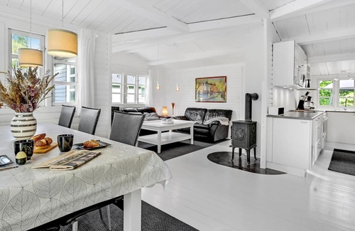 Hejsager Strand House | Beautiful cottage in the countryside and near the beach