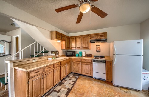 Canyon Lake Cottage | Beautiful Cottage on Canyon Lake that sleeps 6! Over 400 feet of waterfront!