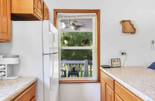 Eureka Cottage | Beautiful Cottage on Large one Acre Private Lot