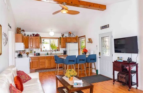 Eureka Cottage | Beautiful Cottage on Large one Acre Private Lot