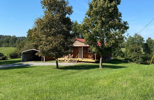 Point Pleasant Cabin | Beautiful country views and wildlife. Less than 2 miles from downtown.