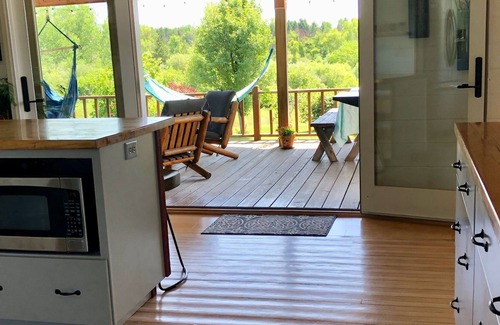 Suttons Bay House | Beautiful country home surrounded by rolling hills & vineyards