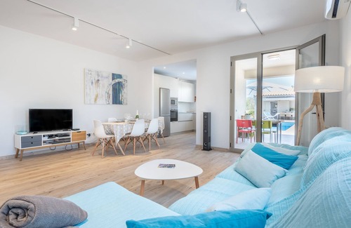 Arta Villa | Beautiful Country House with Pool, Garden, Terrace & Wi-Fi