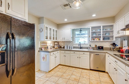 Valley Mills House | Beautiful Country Home on Secluded & Gated Acreage