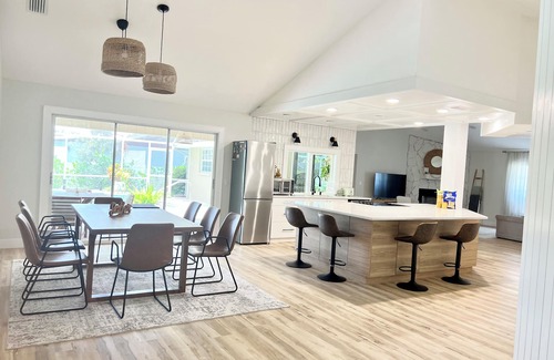 Venice Gardens House | Beautiful, cozy house with a heated pool near to a lot of beaches, restaurants