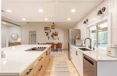 Venice Gardens House | Beautiful, cozy house with a heated pool near to a lot of beaches, restaurants