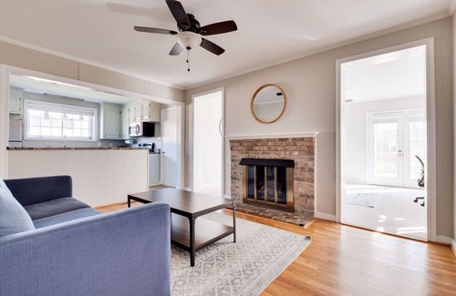 Richmond House | Beautiful, cozy ranch home! Private backyard!