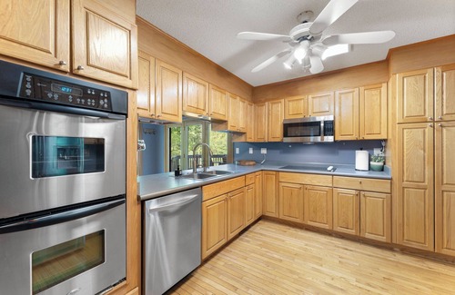 Candler House | Beautiful creek side mountain home. 10 Min to Downtown!