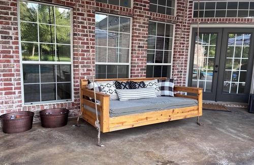 Klondike House | Beautiful Custom 4 bedroom pool home with 3 acres. Private spacious backyard.