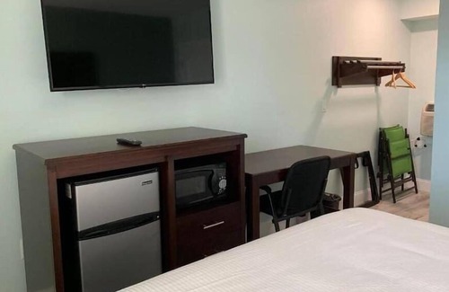 Ocean View Halifax Estates Condo | Beautiful Daytona Beach King Suite!
