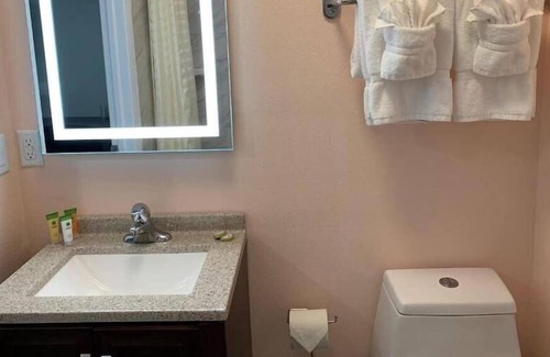 Ocean View Halifax Estates Condo | Beautiful Daytona Beach King Suite!