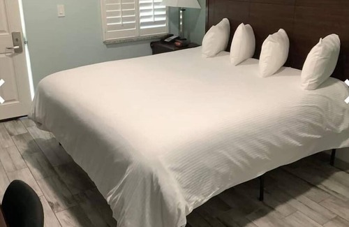 Ocean View Halifax Estates Condo | Beautiful Daytona Beach King Suite!