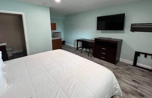 Ocean View Halifax Estates Apartment | Beautiful Daytona Beach King Suite!