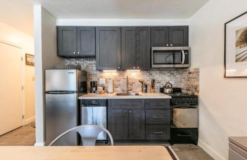 Truckee House | Beautiful Deluxe Studio w/Lake View #245 at Donner Lake Village