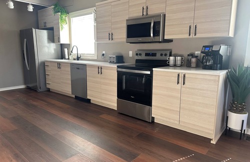 Dickinson House | Beautiful Downtown Home, Close To Everything