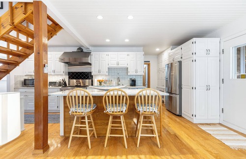 Edgartown House | Beautiful Edgartown Home-3 BR/2.5BA, Hot Tub, Gourmet Kitchen, Dogs OK!