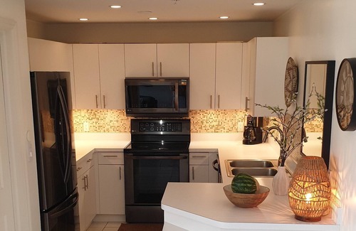 Vanderbilt Beach Apartment | Beautiful end unit located on top floor. Close to the beach. Pet friendly.