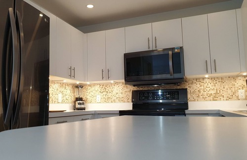 Vanderbilt Beach Apartment | Beautiful end unit located on top floor. Close to the beach. Pet friendly.