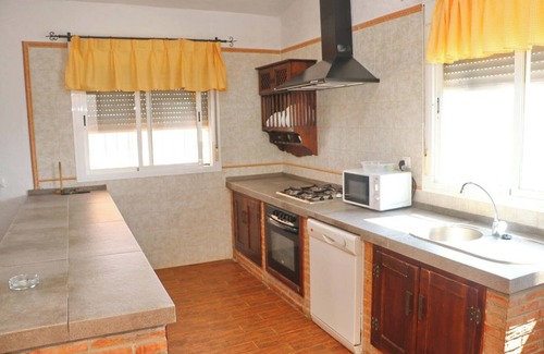 Conil de la Frontera Ski Chalet | Beautiful villa with pool and garden