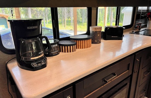 Kila House | Beautiful escape that sleeps 8. Close to many Lakes and Glacier National Park