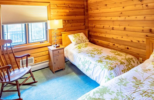 Fleischmanns Ski Chalet | Beautiful expansive ski chalet with hot tub less than 10m to Belleayre Mountain!