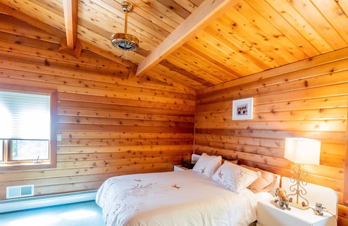 Fleischmanns Ski Chalet | Beautiful expansive ski chalet with hot tub less than 10m to Belleayre Mountain!
