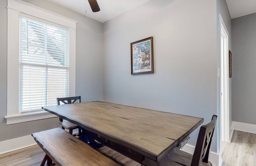 San Jacinto Apartment | Beautiful, family-friendly retreat 4 blocks from the beach!