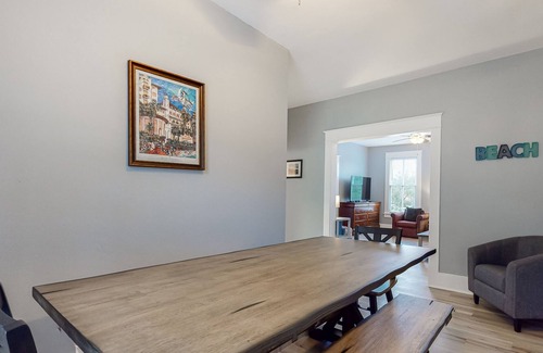 San Jacinto Apartment | Beautiful, family-friendly retreat 4 blocks from the beach!