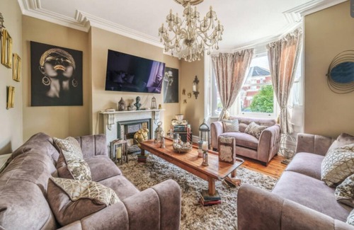 Portswood House | Beautiful family home close to shops, restaurants,transport and city centre
