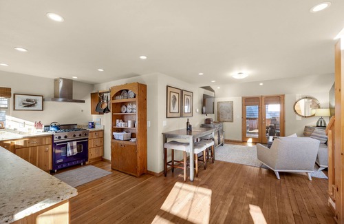 Seaside House | Beautiful Family Home, Less than one Block to the Beach