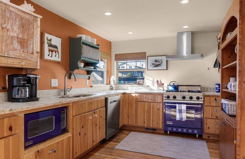 Seaside House | Beautiful Family Home, Less than one Block to the Beach