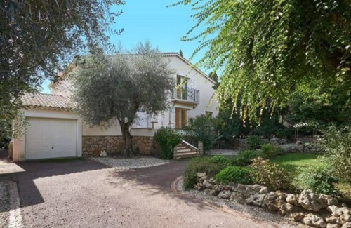 Le Cannet Villa | Beautiful family villa in a peaceful setting, not overlooked, with private swimming pool