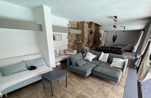 Martigues Villa | Beautiful family villa with large poolhouse in the ''provencal venice''.