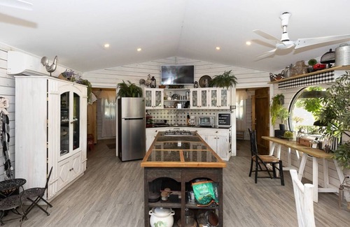 El Palmar House | Beautiful Farm with Cabins - Gorgeous garden and animal sanctuary