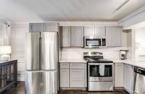 Old East Dallas Condo | Beautiful first-floor 2BR/1.5BA condo near White Rock Lake with resort-style pool, Hot tub, cold plunge pool, led therapy bed, dry sauna and outdoor cardio room