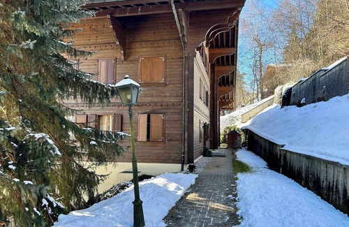 Rougemont Apartment | Beautiful Flat With Traditional Architecture