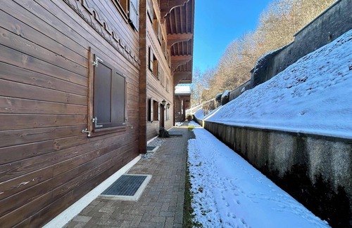 Rougemont Apartment | Beautiful Flat With Traditional Architecture