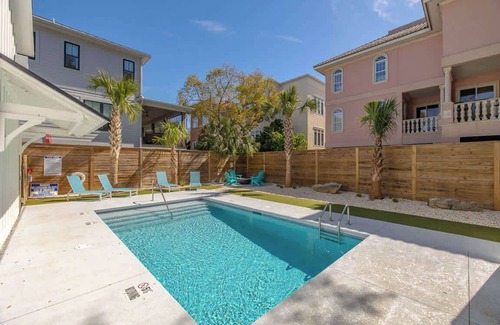 Saint Simons Island Apartment | *Beautiful* Folly Flats Just STEPS from the BEACH!