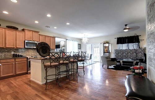 Aurora House | Beautiful Formal Model 14 mins to DIA 10 mins. Gaylord Hotel/Convention Center.