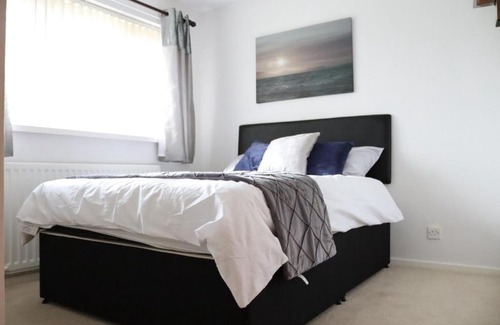 Edgbaston House | Beautiful Four Bedroom Birmingham Central House with FREE PARKING - Ideal for families and contractors