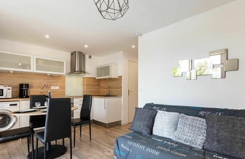 Les Hauts de Canet Apartment | Beautiful apartment for 4 people with pool, A/C, WIFI, TV, terrace and pets allowed