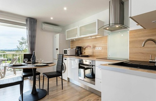Les Hauts de Canet Apartment | Beautiful apartment for 4 people with pool, A/C, WIFI, TV, terrace and pets allowed