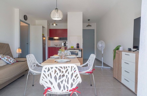 Le Port Apartment | Beautiful apartment for 4 people with pool, WIFI, TV and terrace