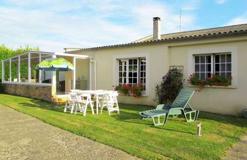 Saint-Vigor-le-Grand House | Beautiful private villa for 6 guests with WIFI, TV, terrace and pets allowed